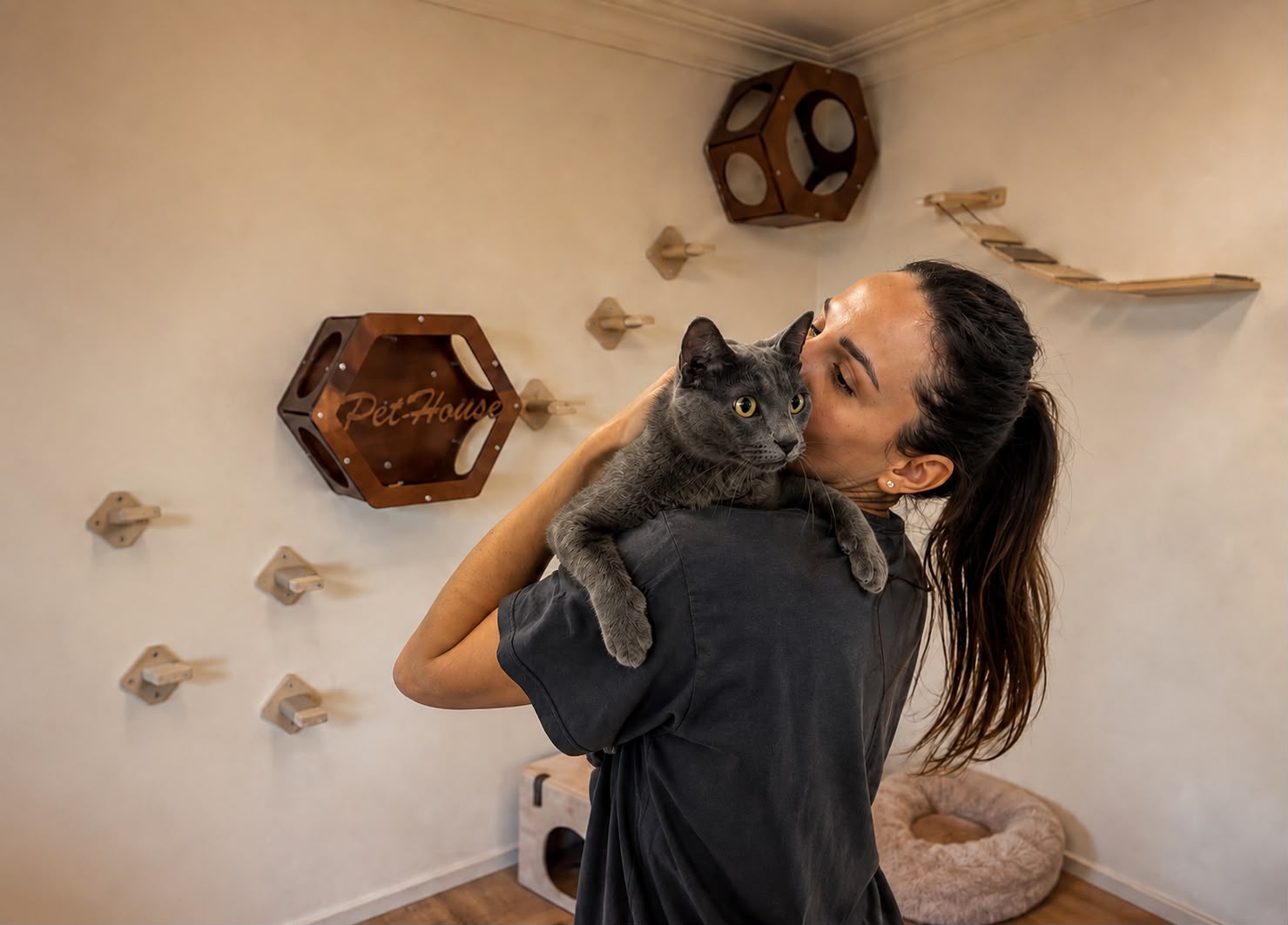 Kedi oteli öncesi hazırlanan taşıma çantası